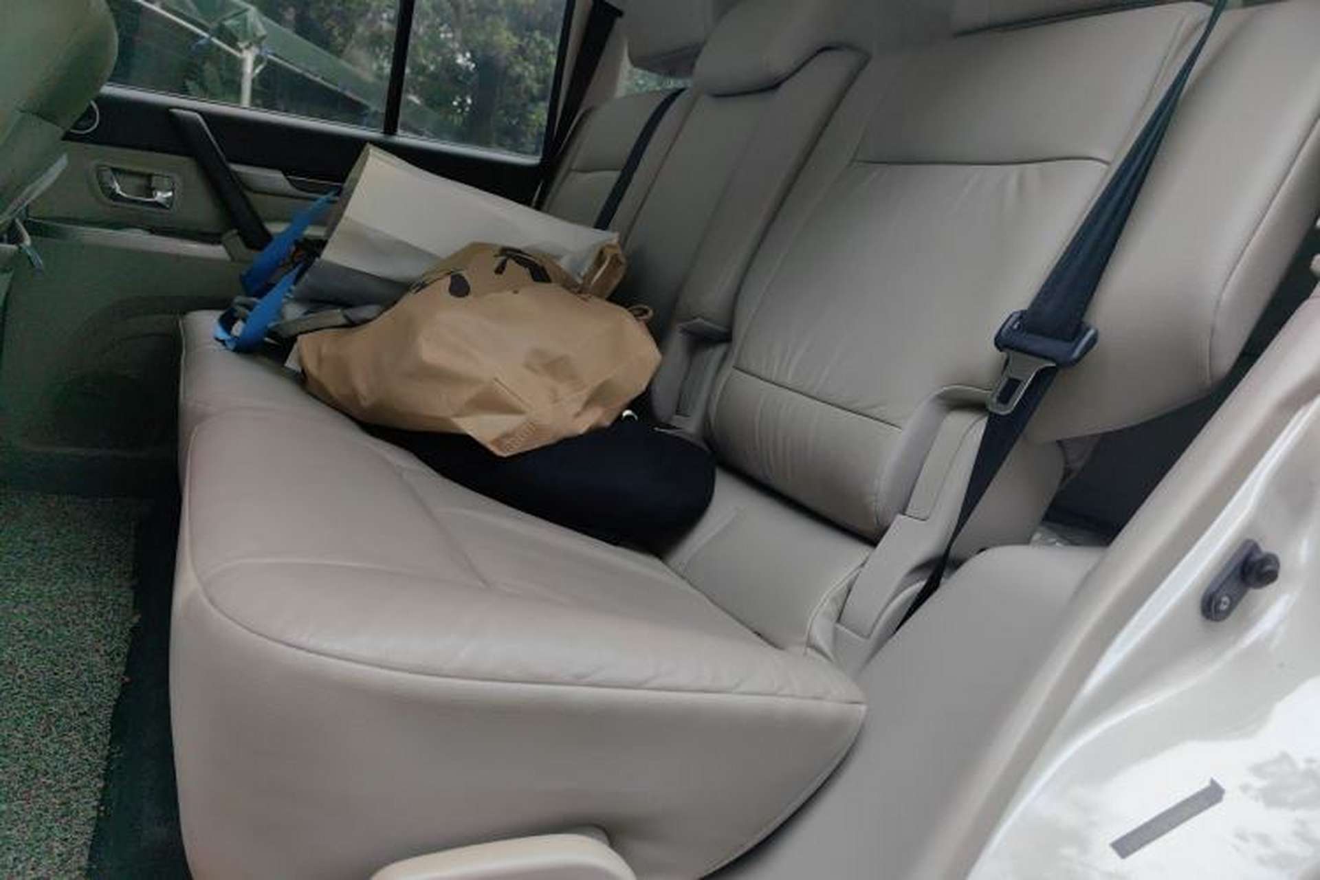 Used Mitsubishi Pajero 2018 V97 3.8L 5-Door GLS Sunroof – Middle East Left Rear Seat