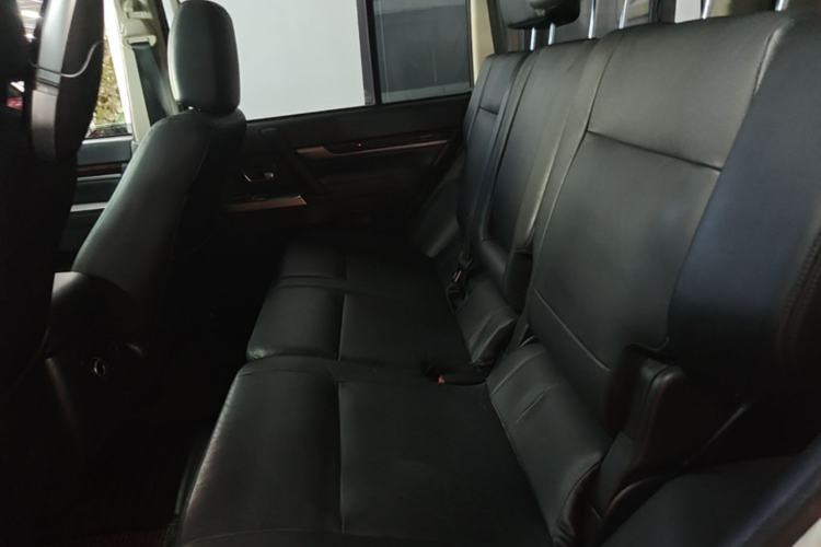 Used Mitsubishi Pajero 2018 V97 3.8L 5-Door GLS Sunroof – U.S. Specification Left Rear Seat