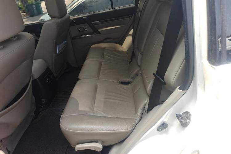 Used Mitsubishi Pajero 2018 V97 3.8L 5-Door GLS Sunroof – Middle East Left Rear Seat