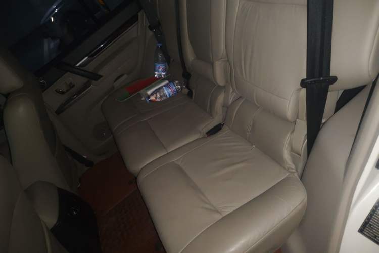 Used Mitsubishi Pajero 2018 V97 3.8L 5-Door GLS Sunroof Single-Difference Model – Middle East Left Rear Seat