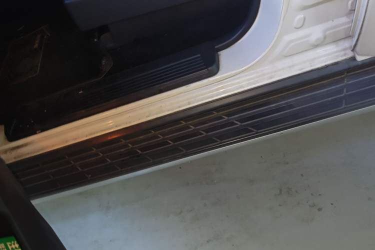 Used Mitsubishi Pajero 2018 V97 3.8L 5-Door GLS Sunroof – U.S. Specification Left Side Sill