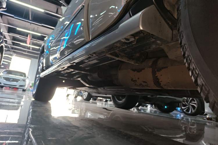 Used Mitsubishi Pajero 2018 V97 3.8L 5-Door GLS Sunroof – U.S. Specification Left Side Sill