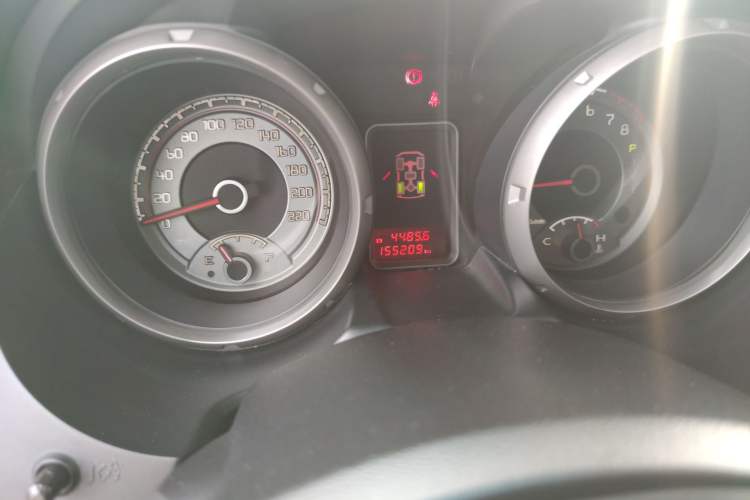 Used Mitsubishi Pajero  Odometer Close Up