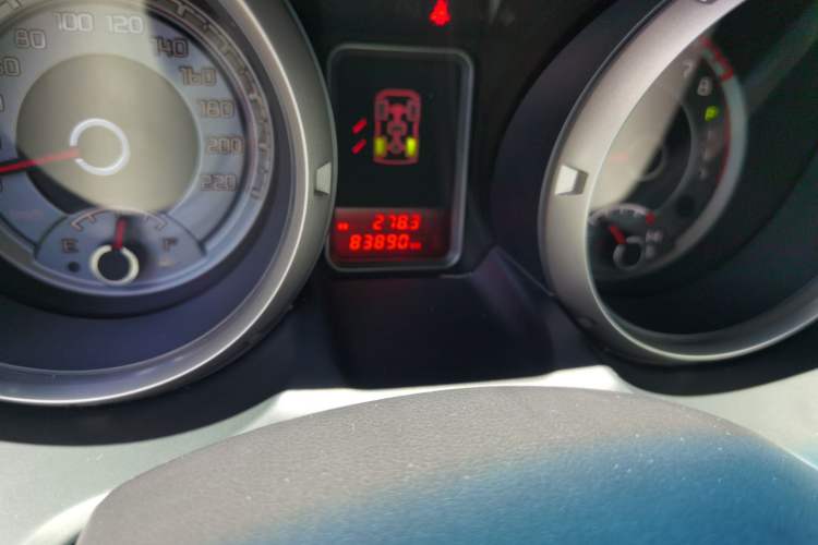Used Mitsubishi Pajero  Odometer Close Up