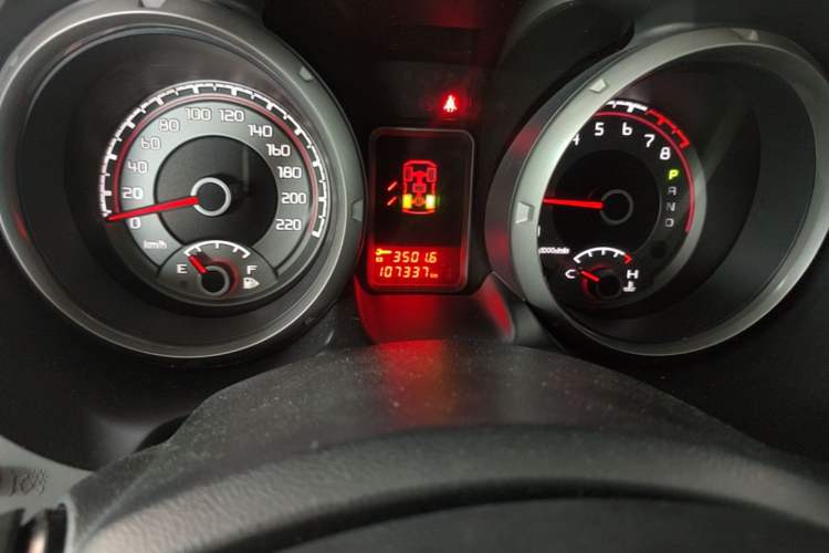 Used Mitsubishi Pajero 2018 V97 3.8L 5-Door GLS Sunroof Dual Differential – Middle East Odometer Close Up