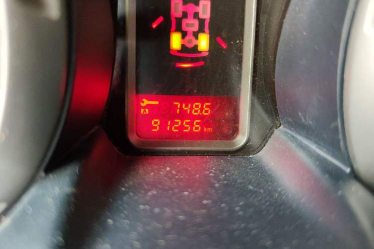 Used Mitsubishi Pajero  Odometer Close Up
