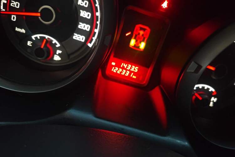 Used Mitsubishi Pajero  Odometer Close Up