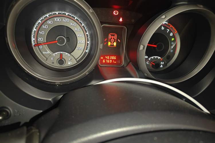 Used Mitsubishi Pajero  Odometer Close Up