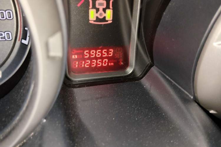 Used Mitsubishi Pajero  Odometer Close Up