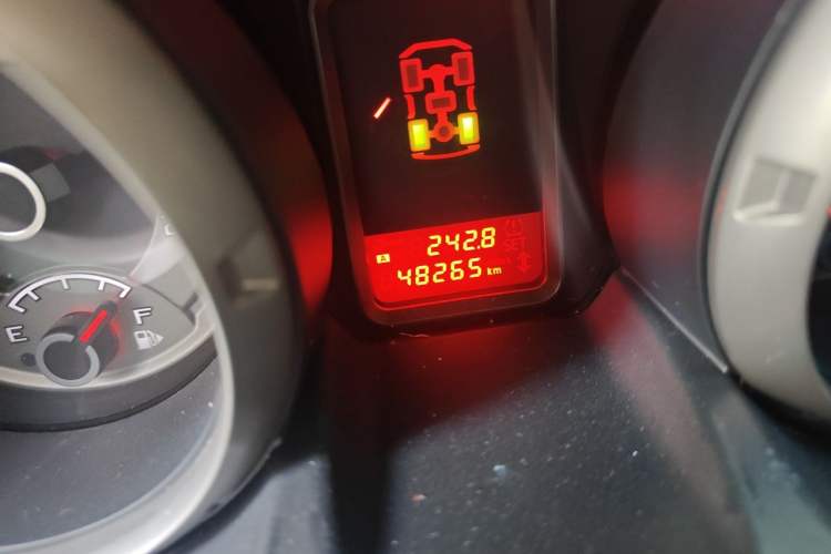 Used Mitsubishi Pajero  Odometer Close Up