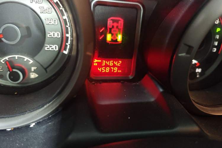 Used Mitsubishi Pajero  Odometer Close Up
