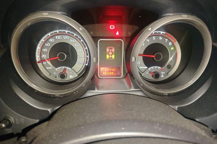 Used Mitsubishi Pajero 2018 V97 3.8L 5-Door GLS Sunroof Single-Difference Model – Middle East Odometer Close Up