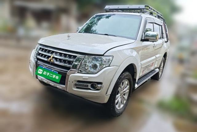 Używany Mitsubishi Pajero Pajero V97, 3.8L, 5-door, sunroof, parallel import.