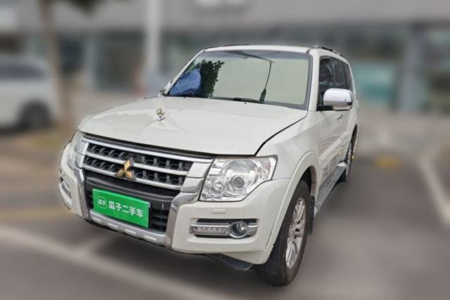 Used Mitsubishi Pajero Mitsubishi Pajero, 3.8, automatic, seven seats, gasoline (parallel import)