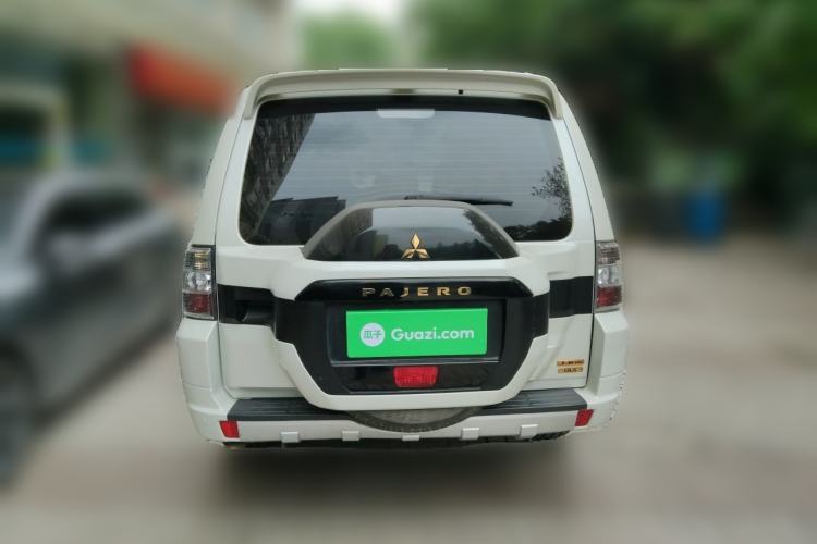 Used Mitsubishi Pajero  Rear