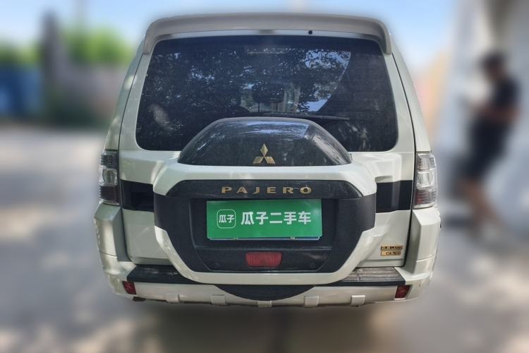 Used Mitsubishi Pajero 2018 V97 3.8L 5-Door GLS Sunroof Single-Difference Model – Middle East Rear