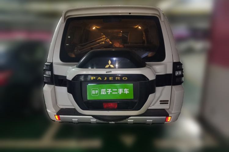 Used Mitsubishi Pajero 2018 V97 3.8L 5-Door GLS Sunroof Single-Difference Model – Middle East Rear