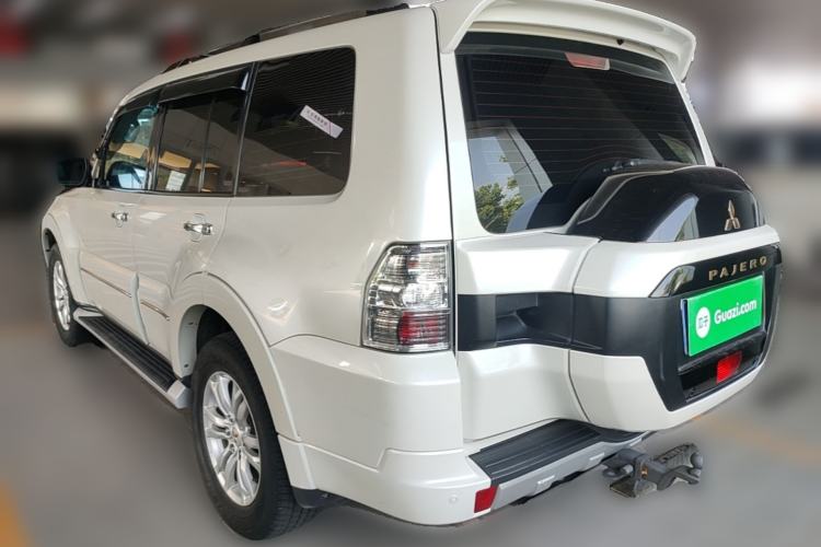 Used Mitsubishi Pajero 2018 V97 3.8L 5-Door GLS Sunroof Dual Differential – Middle East Rear Left 45 Deg