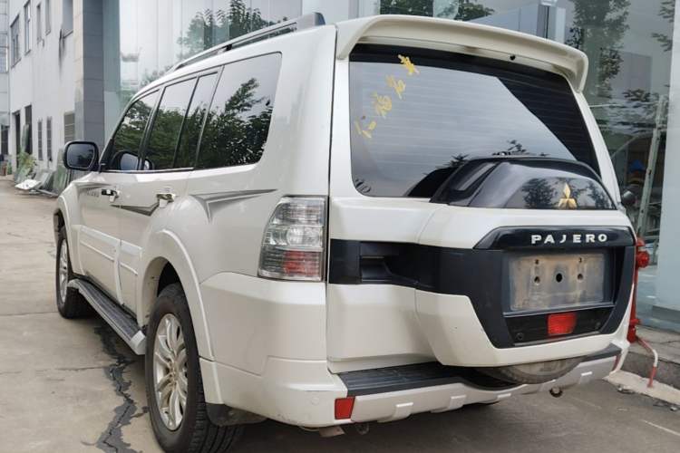 Used Mitsubishi Pajero 2018 V97 3.8L 5-Door GLS Sunroof – Middle East Rear Left 45 Deg