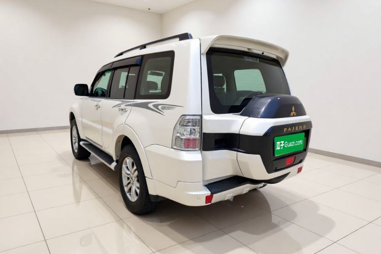 Used Mitsubishi Pajero 2018 V97 3.8L 5-Door GLS Sunroof – Middle East Rear Left 45 Deg