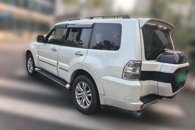 Used Mitsubishi Pajero  Rear Left 45 Deg