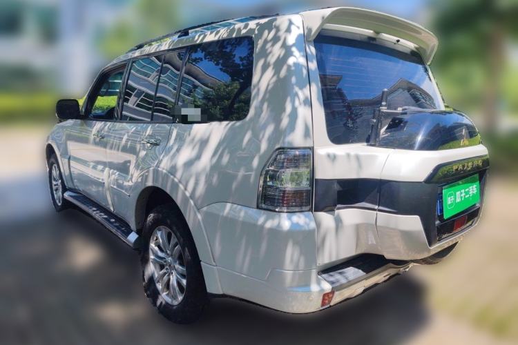 Used Mitsubishi Pajero  Rear Left 45 Deg