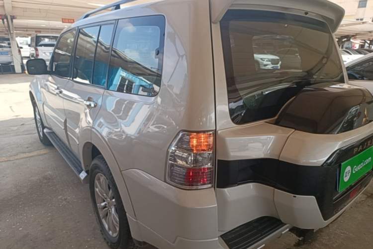 Used Mitsubishi Pajero 2018 V97 3.8L 5-Door GLS Sunroof – Middle East Rear Left 45 Deg