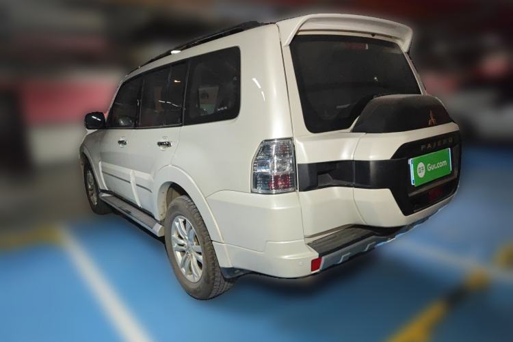 Used Mitsubishi Pajero 2018 V97 3.8L 5-Door GLS Sunroof Dual Differential – Middle East Rear Left 45 Deg