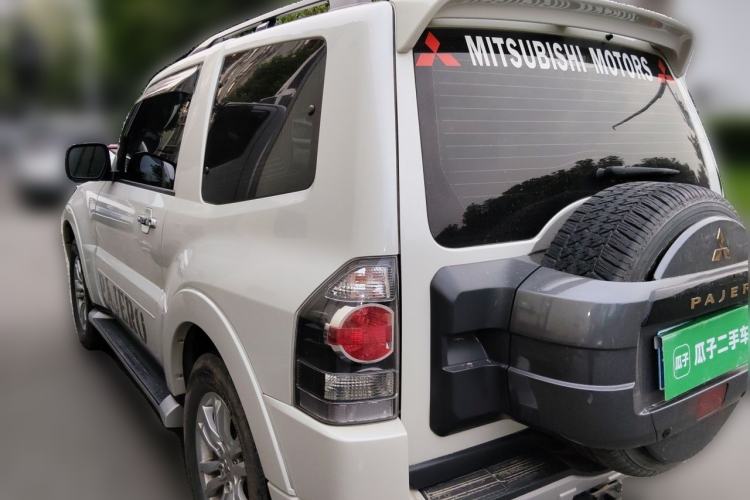 Used Mitsubishi Pajero  Rear Left 45 Deg