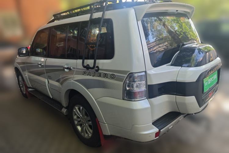 Used Mitsubishi Pajero  Rear Left 45 Deg