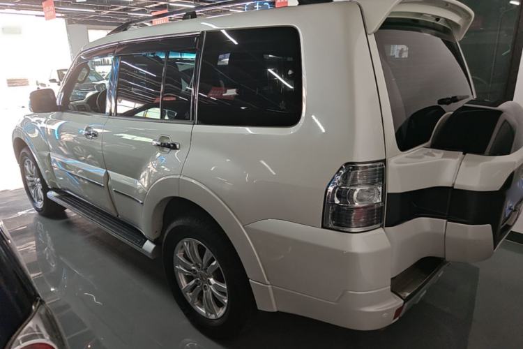 Used Mitsubishi Pajero 2018 V97 3.8L 5-Door GLS Sunroof – U.S. Specification Rear Left 45 Deg