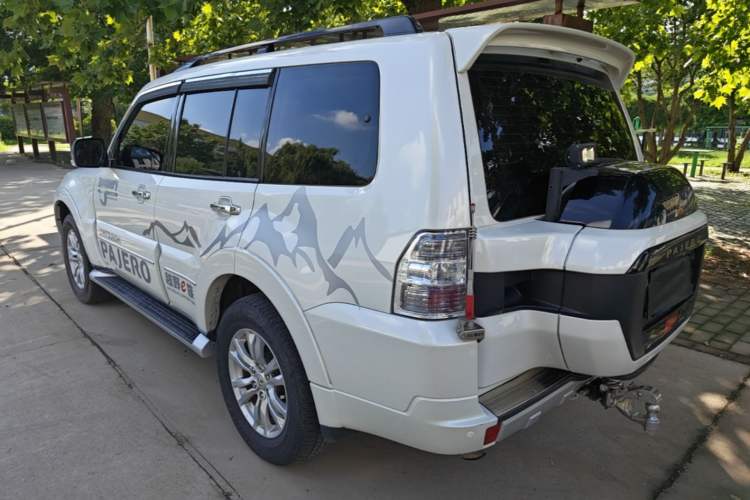 Used Mitsubishi Pajero 2018 V97 3.8L 5-Door GLS Sunroof – Middle East Rear Left 45 Deg