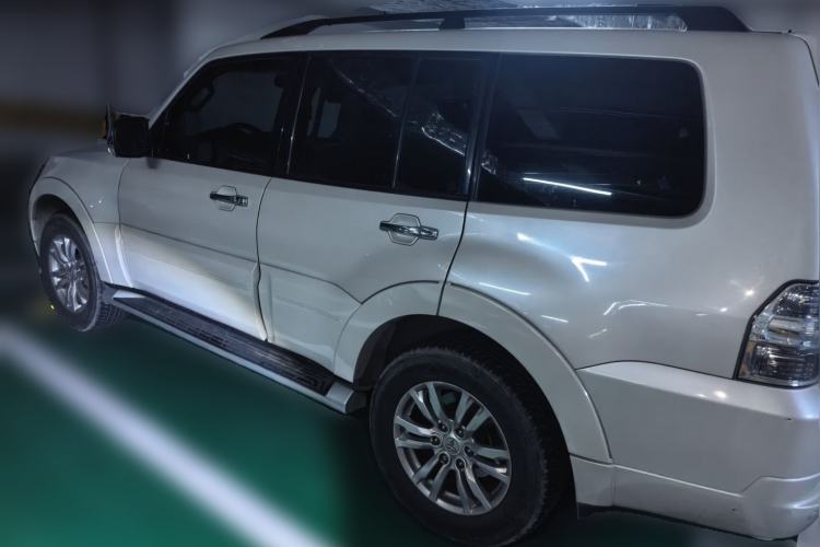 Used Mitsubishi Pajero  Rear Left 45 Deg