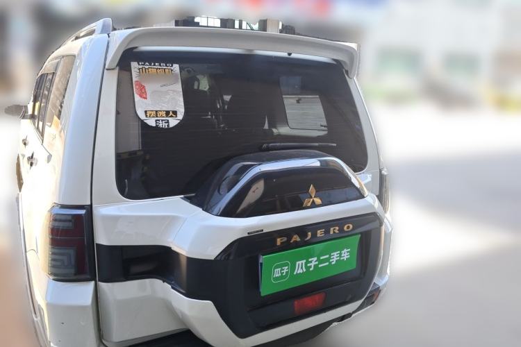 Used Mitsubishi Pajero  Rear