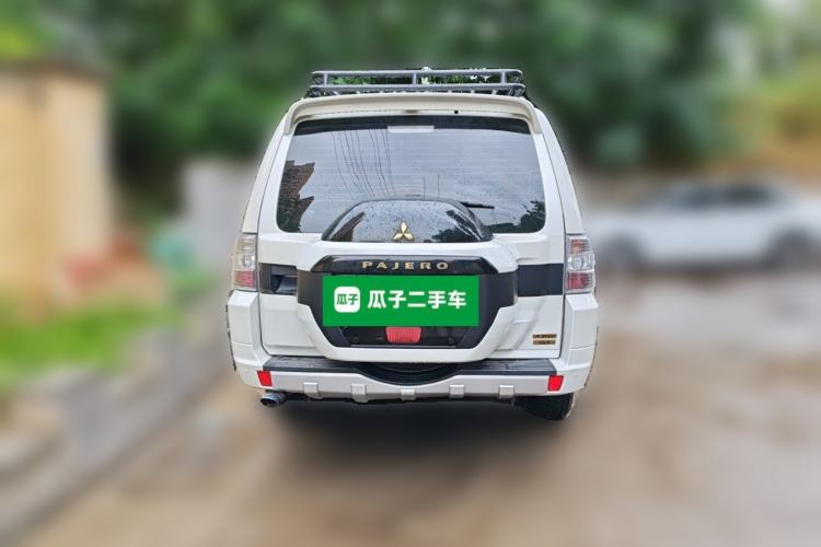 Used Mitsubishi Pajero  Rear