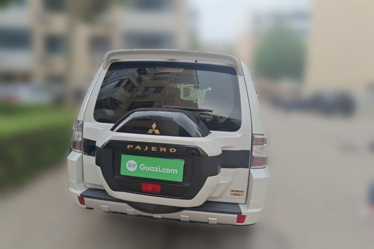 Used Mitsubishi Pajero  Rear