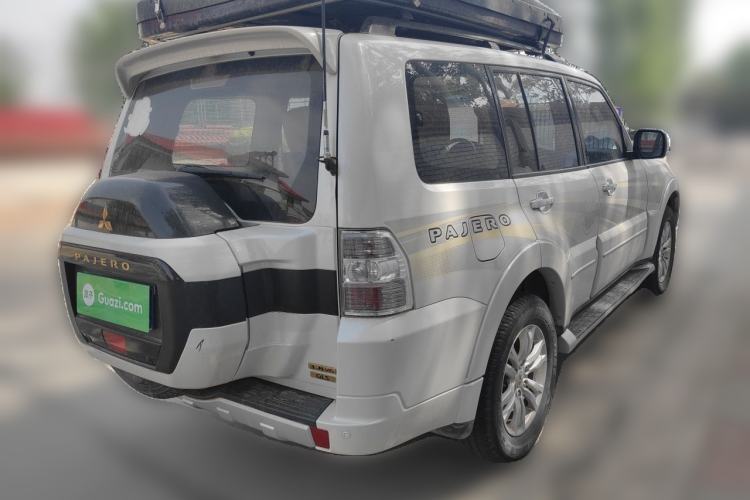 Used Mitsubishi Pajero  Rear Right 45 Deg