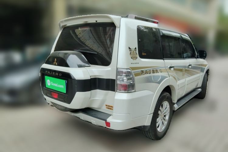 Used Mitsubishi Pajero  Rear Right 45 Deg