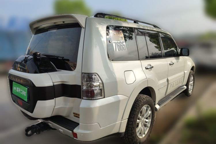 Used Mitsubishi Pajero  Rear Right 45 Deg