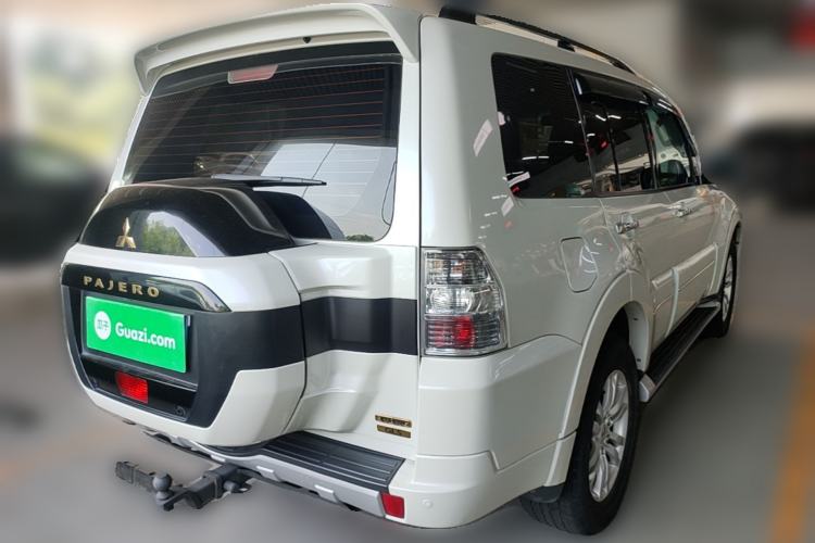 Used Mitsubishi Pajero 2018 V97 3.8L 5-Door GLS Sunroof Dual Differential – Middle East Rear Right 45 Deg