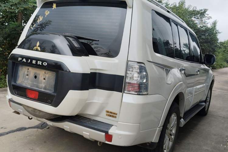 Used Mitsubishi Pajero 2018 V97 3.8L 5-Door GLS Sunroof – Middle East Rear Right 45 Deg