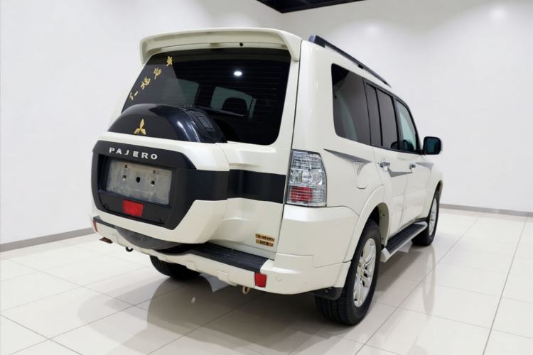Used Mitsubishi Pajero 2018 V97 3.8L 5-Door GLS Sunroof – Middle East Rear Right 45 Deg