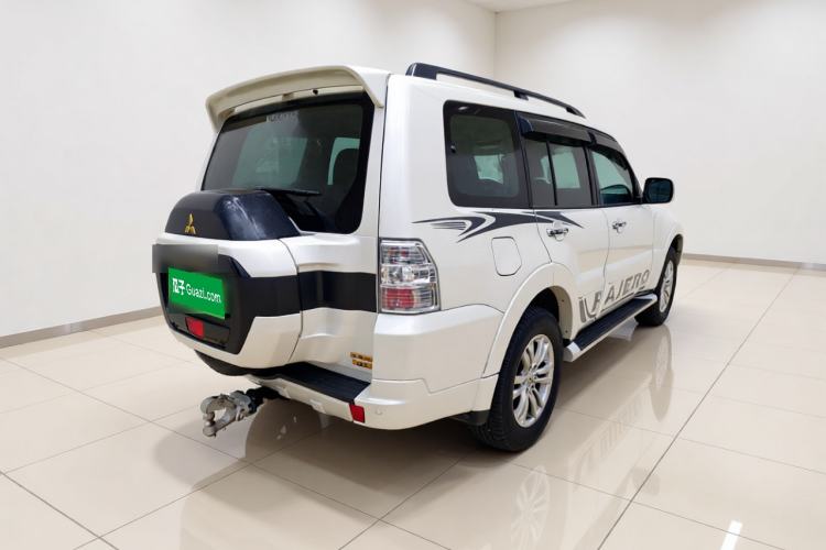 Used Mitsubishi Pajero 2018 V97 3.8L 5-Door GLS Sunroof – Middle East Rear Right 45 Deg