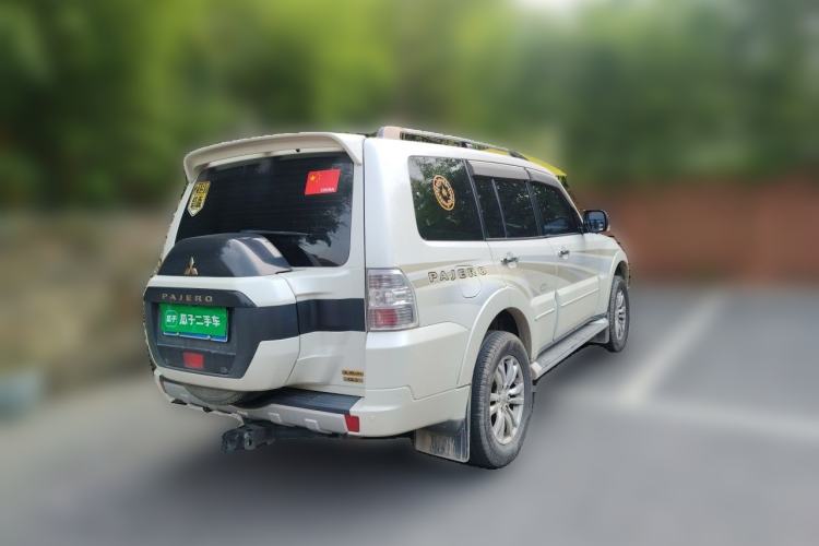 Used Mitsubishi Pajero  Rear Right 45 Deg