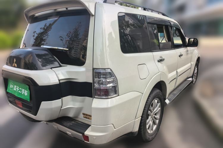 Used Mitsubishi Pajero  Rear Right 45 Deg