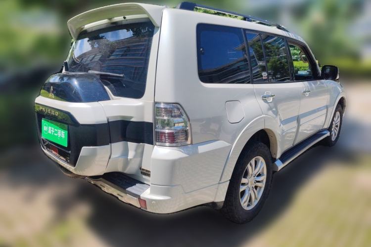 Used Mitsubishi Pajero  Rear Right 45 Deg