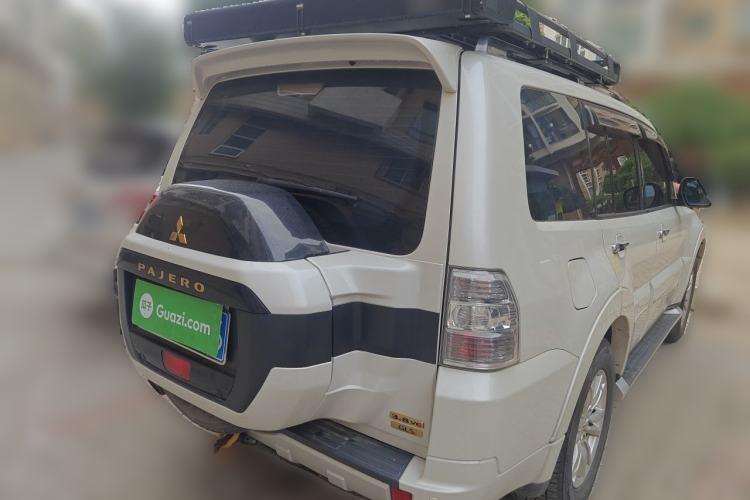 Used Mitsubishi Pajero  Rear Right 45 Deg