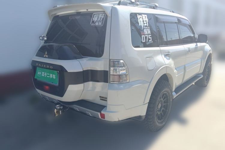 Used Mitsubishi Pajero  Rear Right 45 Deg