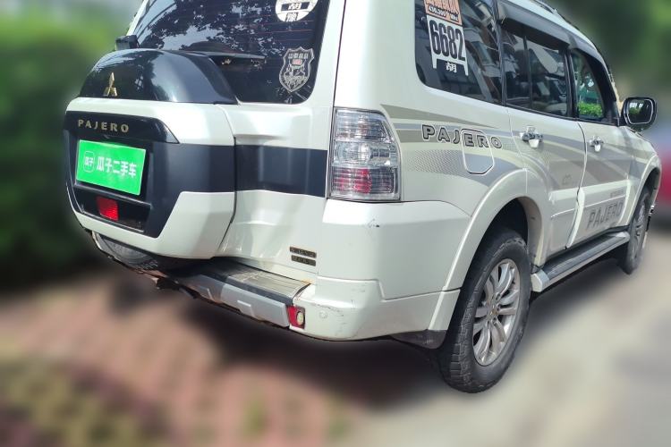 Used Mitsubishi Pajero 2018 V97 3.8L 5-Door GLS Sunroof – U.S. Specification Rear Right 45 Deg