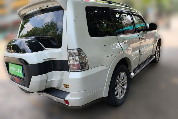 Used Mitsubishi Pajero  Rear Right 45 Deg